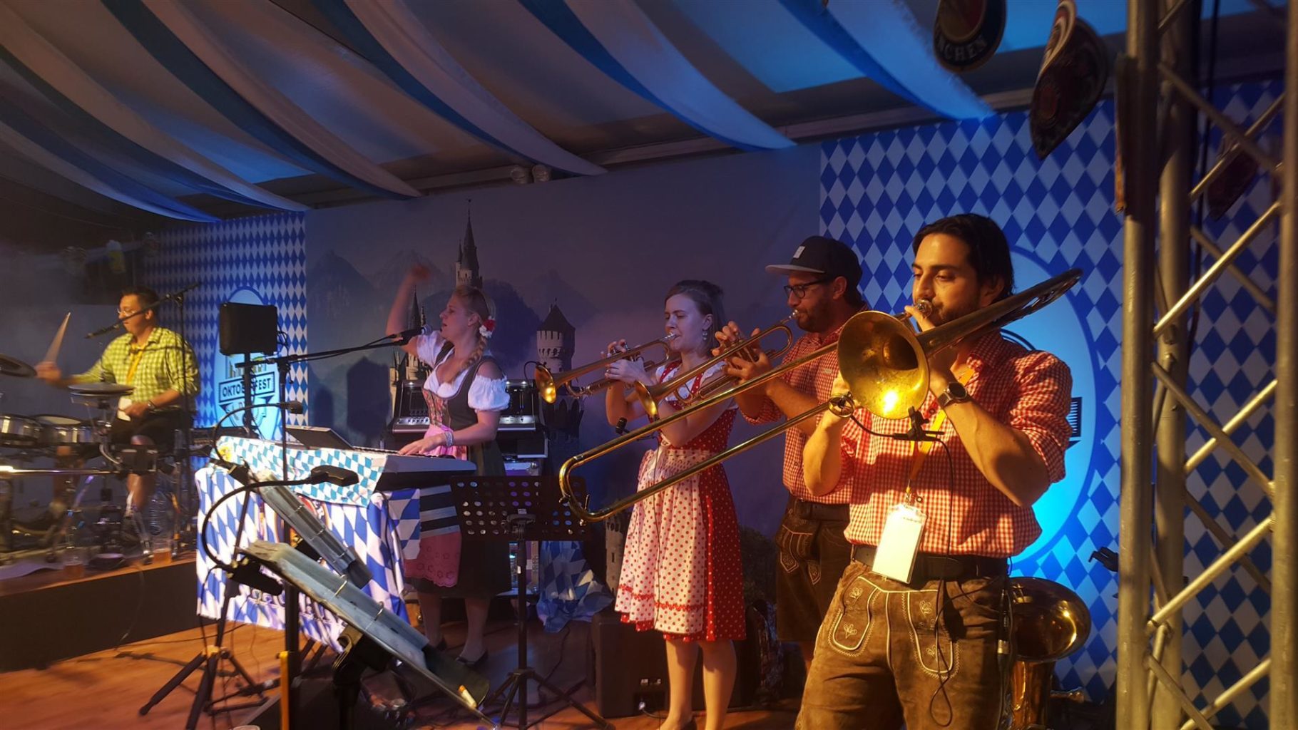 oktoberfest dubai oktoberfestband gaudiblosn