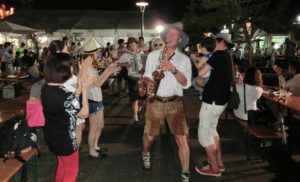 oktoberfest japan oktoberfestband gaudiblosn